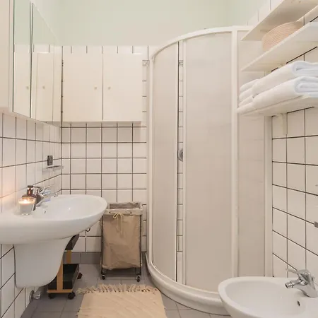 Apartman Besana 9 On The - Private Garden & Parking By Rent