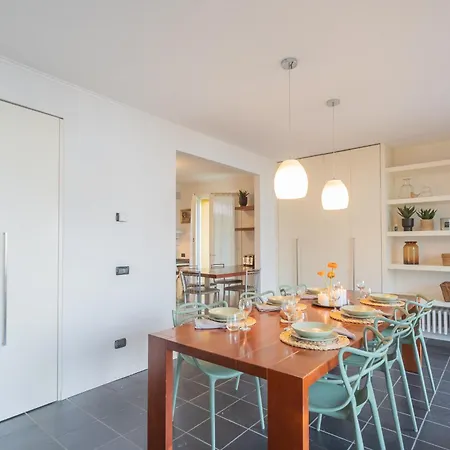 Apartment Besana 9 On The - Private Garden & Parking By Rent Moltrasio