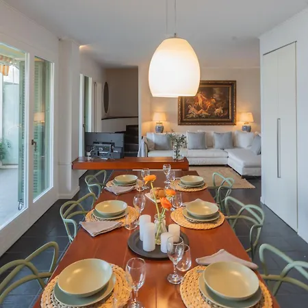 Besana 9 On The - Private Garden & Parking By Rent Apartman