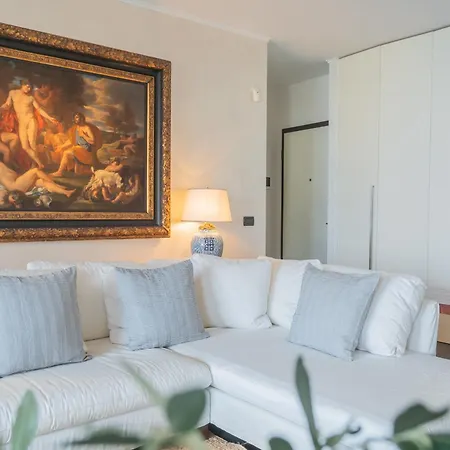 Apartment Besana 9 On The - Private Garden & Parking By Rent *